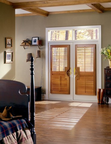 2005_HER_French Door Cut-Out_Bedroom